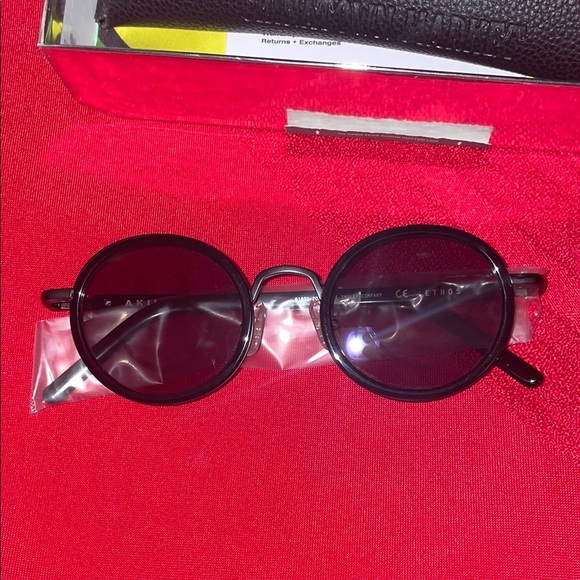 Akila Chinatown Black Round Smiley Sunglasses - Picture 2 of 7